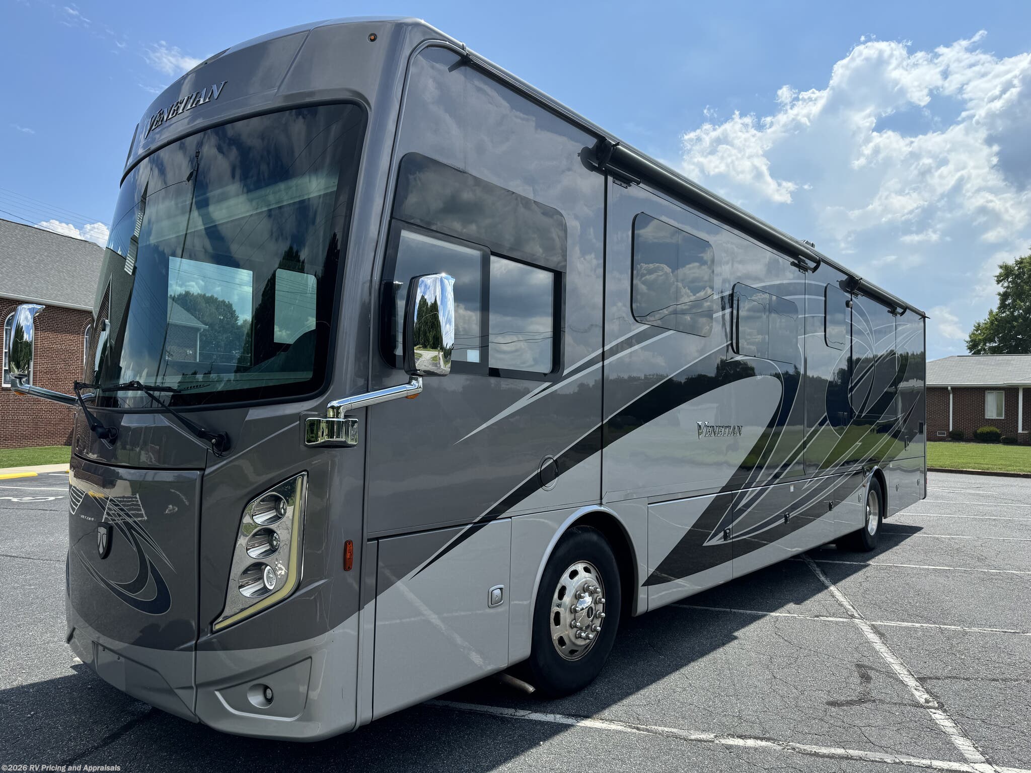Used 2020 Thor Motor Coach Venetian R40- LOCATED IN COLFAX, NORTH CAROLINA available in , Florida