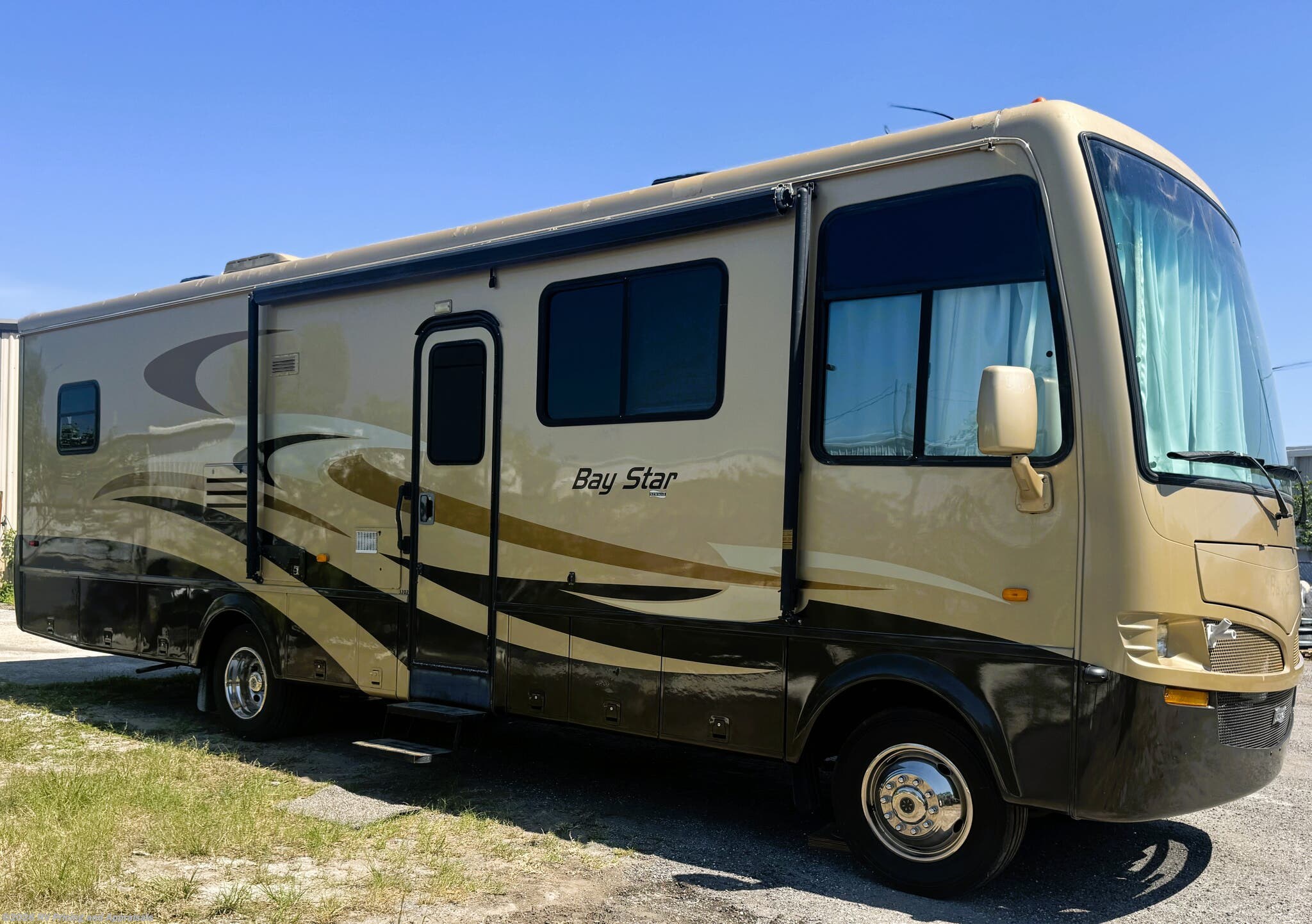 Used 2009 Newmar Bay Star 3202 LOCATED IN LARGO FLORIDA available in , Florida