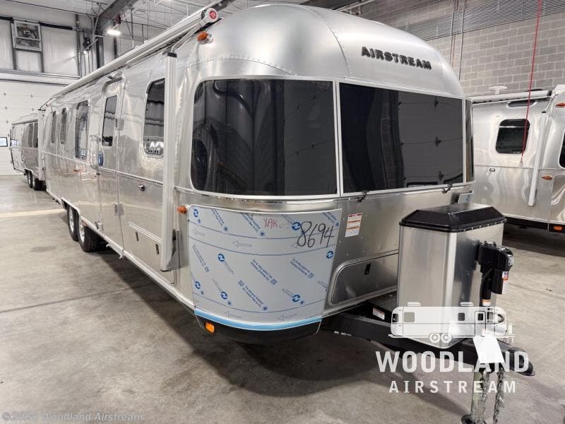 New 2026 Airstream Classic 33FB Twin available in Georgetown, Kentucky