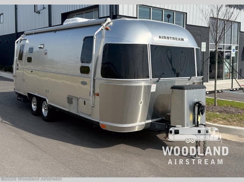 Used 2015 Airstream Flying Cloud 25FB available in Georgetown, Kentucky