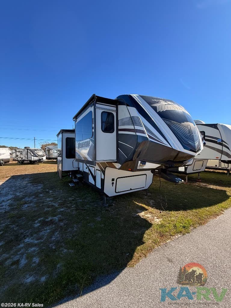 Used 2017 Grand Design  376TH available in Fruitland Park, Florida