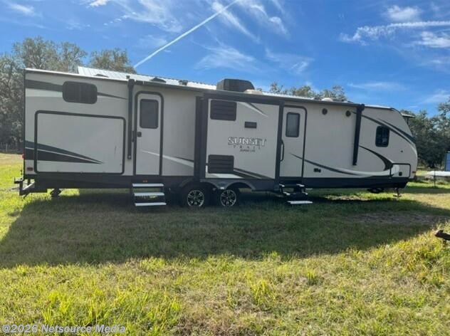 Used 2017 CrossRoads Sunset Trail Ultra Lite SS-331BH Bunkhouse 2-Bed 1.5-Bath Dual-Entry available in Webster, Florida