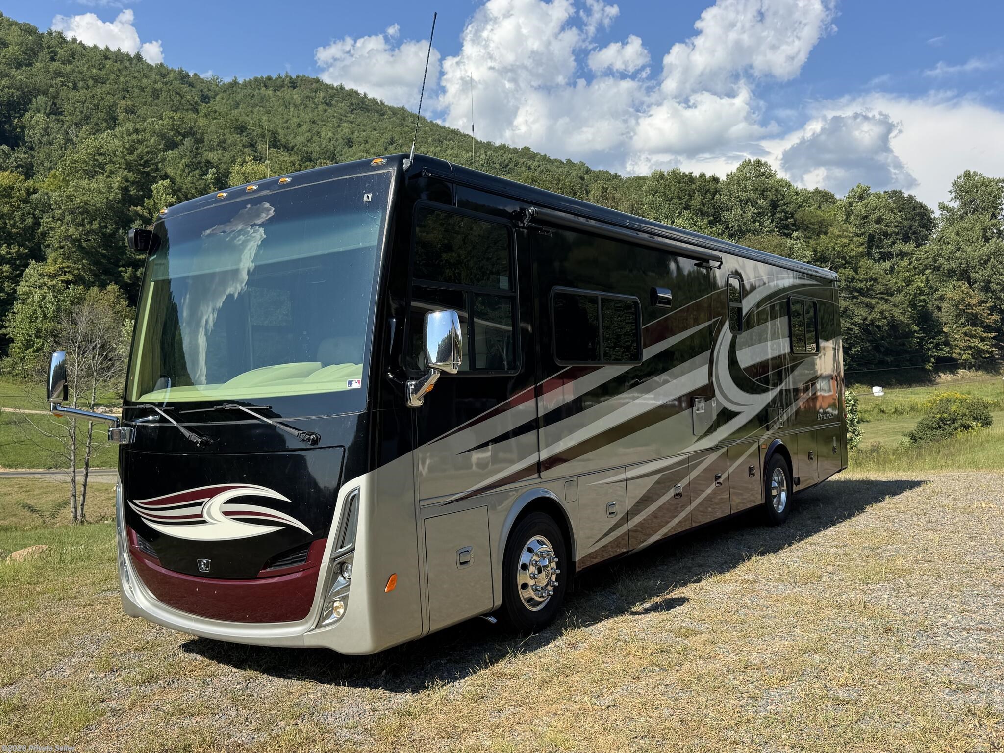Used 2017  Tiffin Allegro Breeze 32BR by Tiffin from For Sale By Owner in Butler, TN