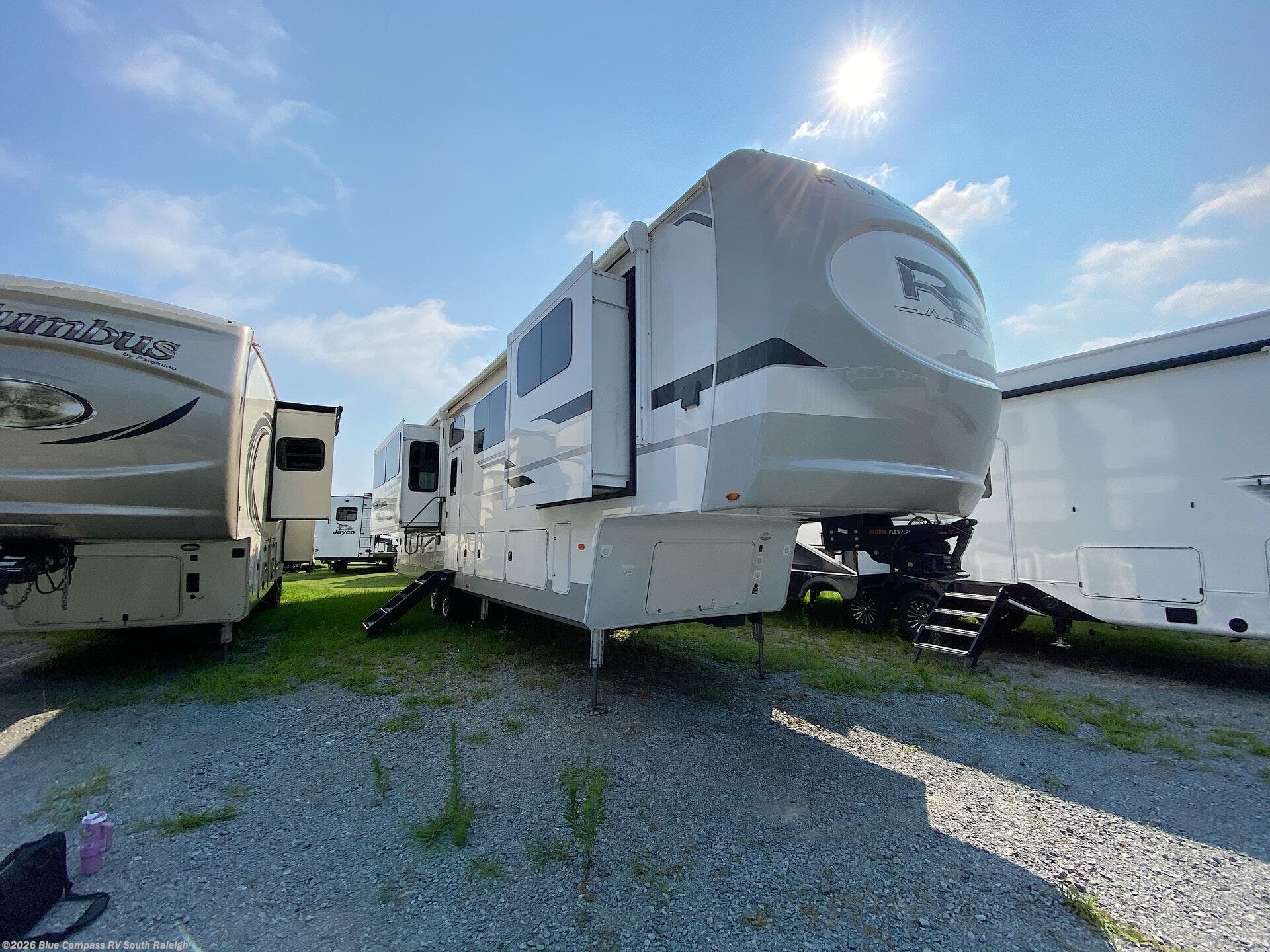 Used 2022 Palomino River Ranch Salem Hemisphere Hyper-Lyte 392mb available in Benson, North Carolina