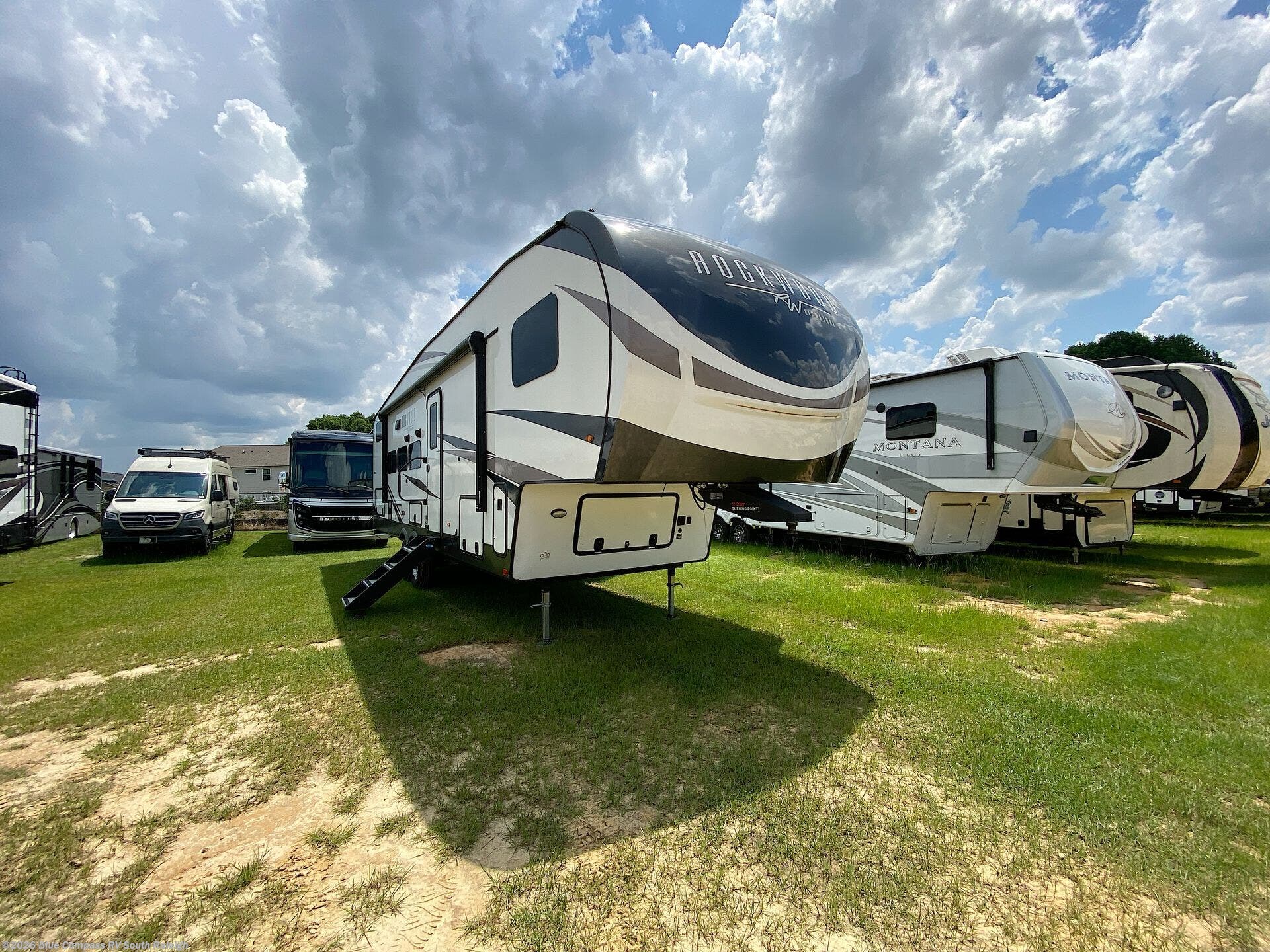 Used 2023 Forest River Rockwood Signature 2891bh  Ultra Lite available in Benson, North Carolina