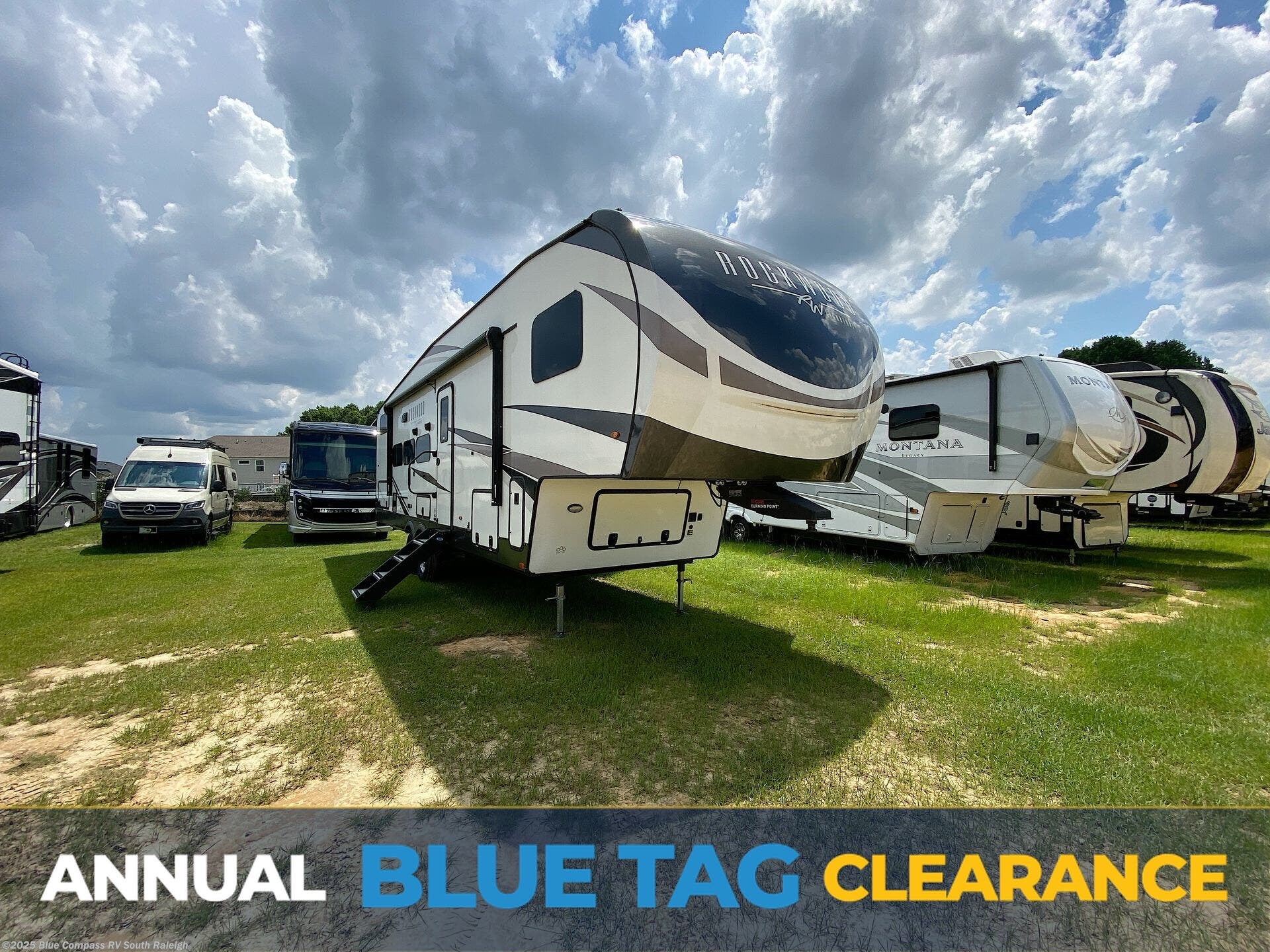 Used 2023 Forest River Rockwood Signature 2891bh  Ultra Lite available in Benson, North Carolina