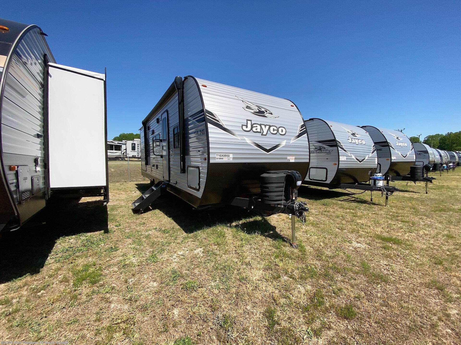 New 2026 Jayco Jay Flight SLX 261BHS available in Benson, North Carolina