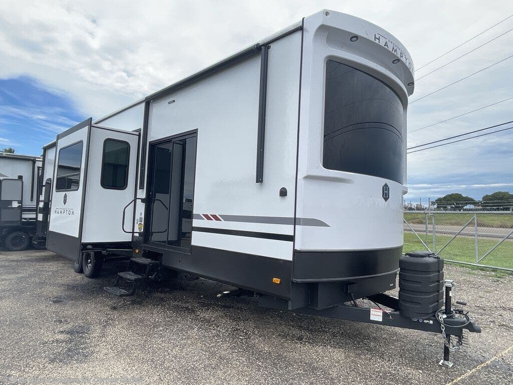 New 2026 CrossRoads Hampton 388FKL available in Corpus Christi, Texas