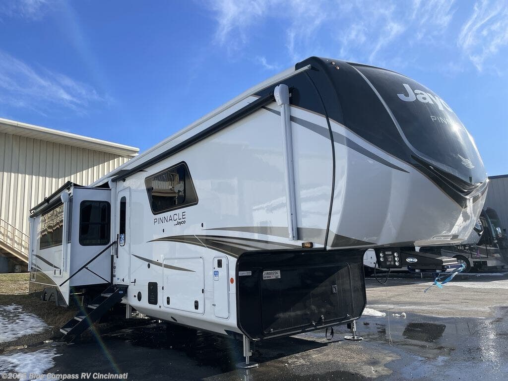New 2026 Jayco Pinnacle 38FBRK available in Cincinnati, Ohio