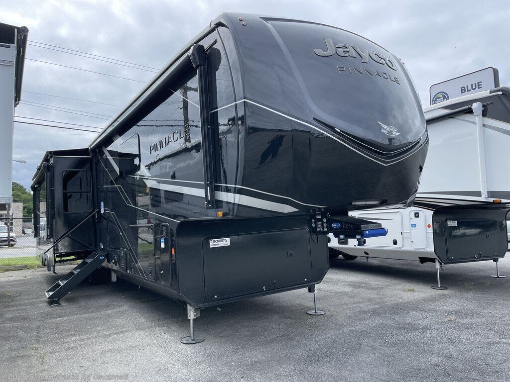 New 2025 Jayco Pinnacle 38FBRK available in Cincinnati, Ohio