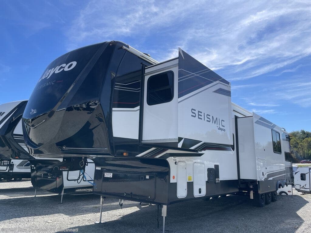 New 2026 Jayco Seismic 395 available in Cincinnati, Ohio