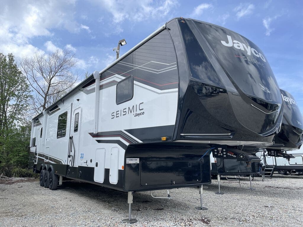 New 2026 Jayco Seismic 399 available in Cincinnati, Ohio