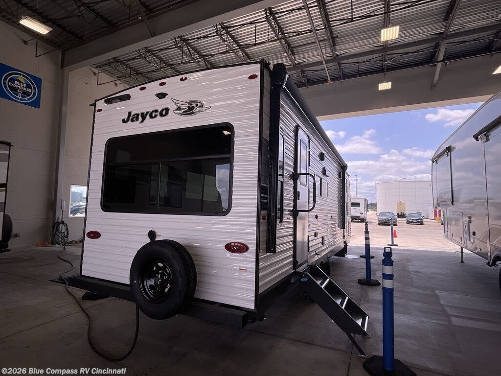New 2026 Jayco Jay Flight SLX 262RLS available in Cincinnati, Ohio