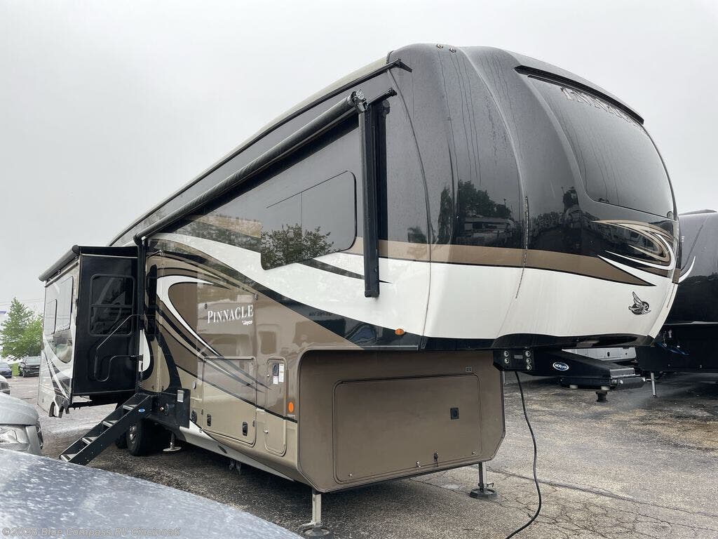 Used 2019 Jayco Pinnacle 36SSWS available in Cincinnati, Ohio