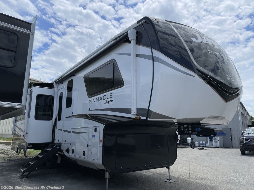 New 2026 Jayco Pinnacle 32RLTS available in Cincinnati, Ohio