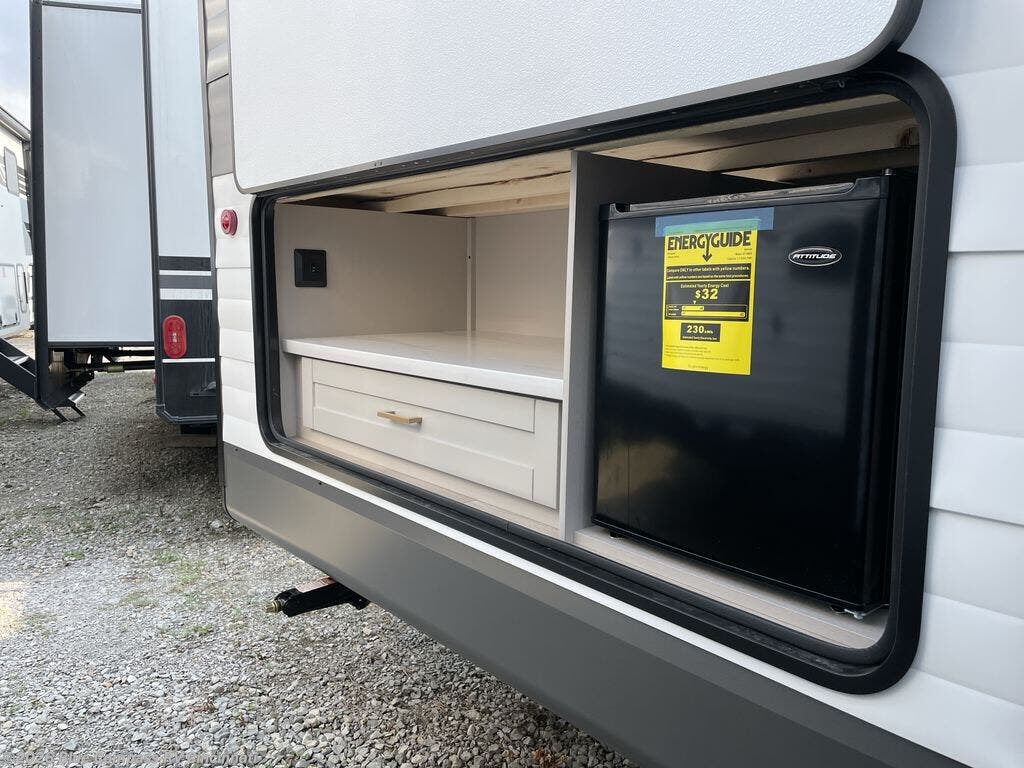 New 2027 Jayco Jay Flight 321BDS available in Cincinnati, Ohio