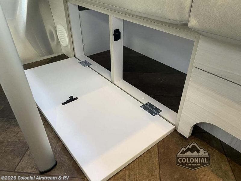 New 2025 Airstream International 27FBT Twin available in Millstone Township, New Jersey