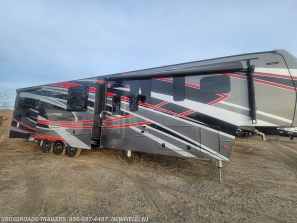 2017 Dutchmen Voltage Epic 3970 available in Newfield, NJ