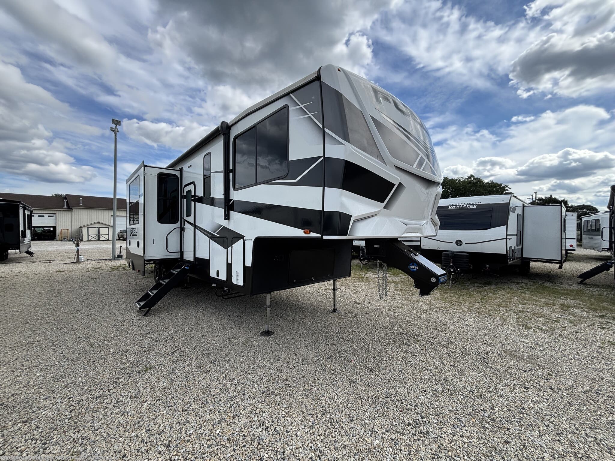 Used 2022  Heartland Fuel 357 by Heartland from Crossroads Trailer Sales, Inc. in Newfield, NJ