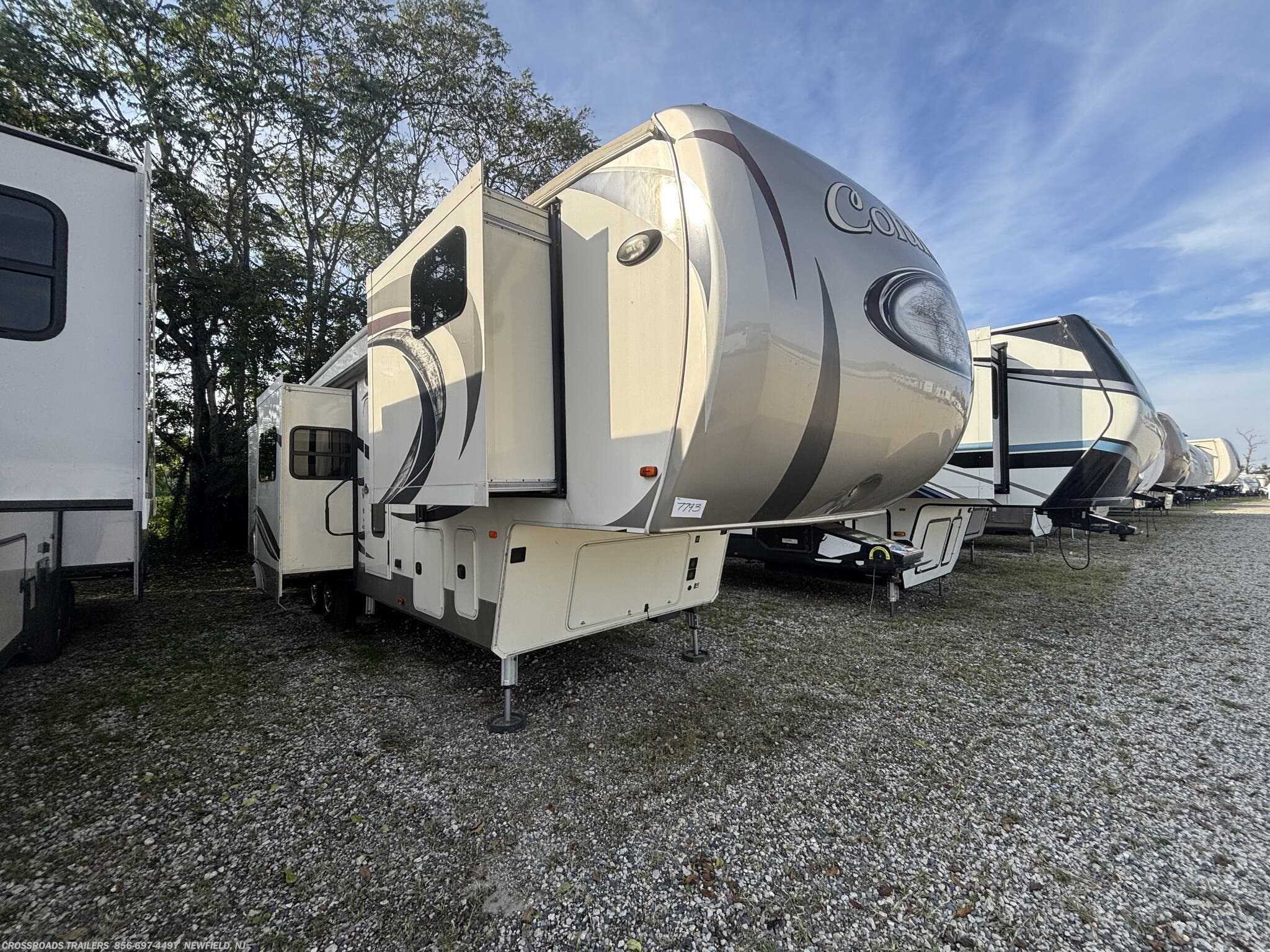 Used 2017 Palomino Columbus CMF386FK available in Newfield, New Jersey